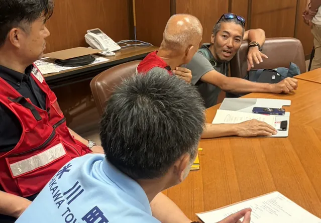 現地関係者との打ち合わせ